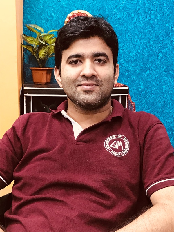 Dr. Alekh Gour Is InsideIIM's Professor of The Year At GIM - Here's Why MBA Students Love Him