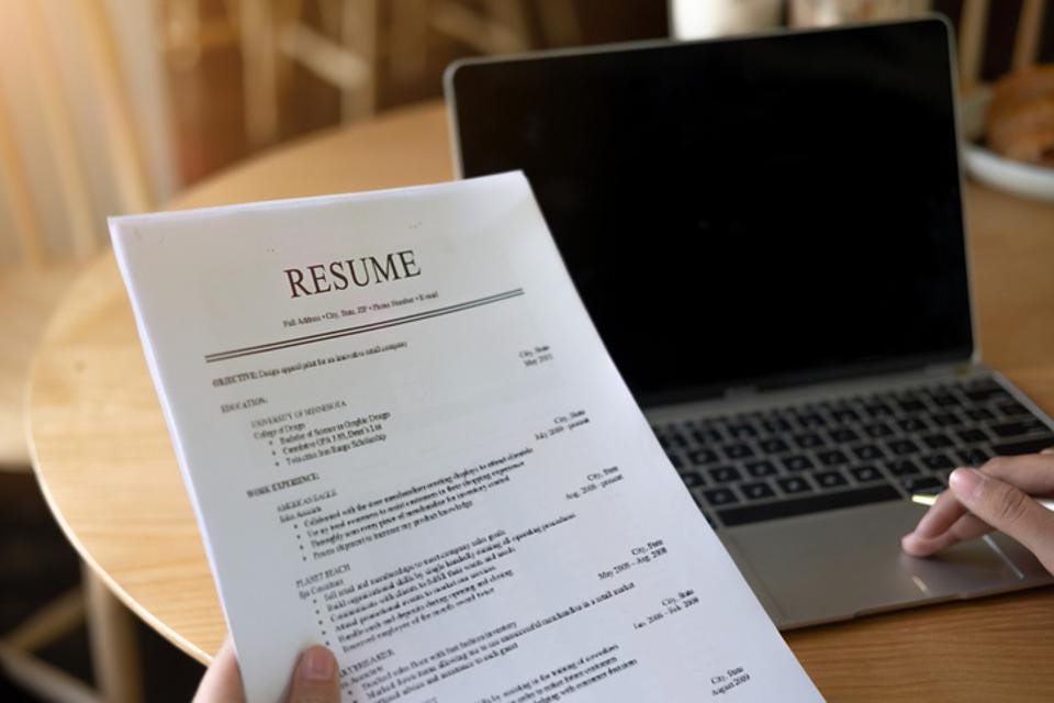 Top 8 Ways To Fill Academic Achievements On Your Resume | Varnika Chaturvedi, IIM K Co'23